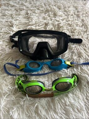 Set of 3 pairs of Kids Black, Blue & Green Swim Goggles - Multipack, speedo